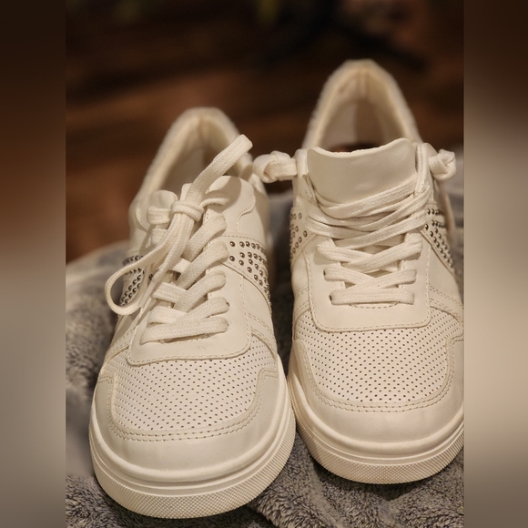 DILLON FAUX LEATHER STUDDED SNEAKERS - WHITE - Picture 7 of 7